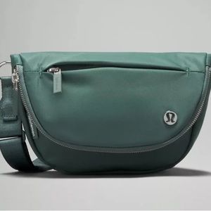 Lululemon All Night Festival Bag
Micro 2L in Medium Forest- like new